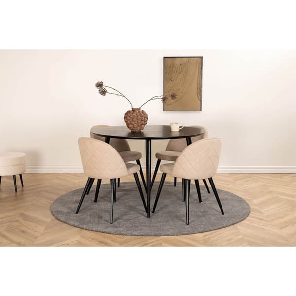 DippØ115BLBL spisegruppe spisebord svart og 4 Velvet Stitches spisestuestoler beige.