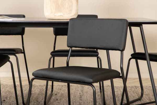 PippiBL spisegruppe spisebord svart og 6 Kenth spisestuestoler PU kunstskinn svart.
