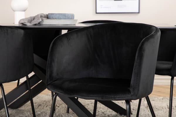 PiazzaBLBL matgrupp matbord svart och 6 Berit matstola velour svart.