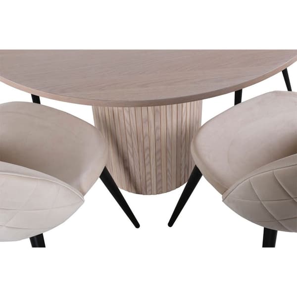 BiancaROWW spisegruppe spisebord eik finer hvit washed og 4 Velvet Stitches spisestuestoler velour beige.