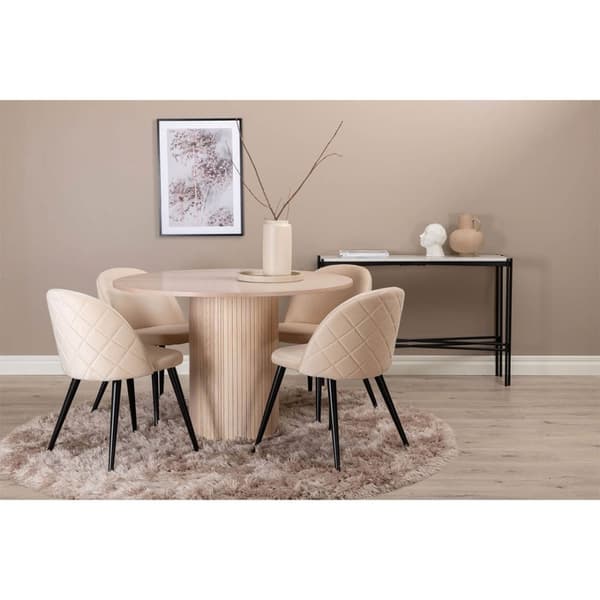 BiancaROWW spisegruppe spisebord eik finer hvit washed og 4 Velvet Stitches spisestuestoler velour beige.