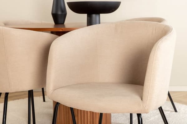 BiancaROWA spisegruppe spisebord eik finer og 4 Berit spisestuestoler beige.