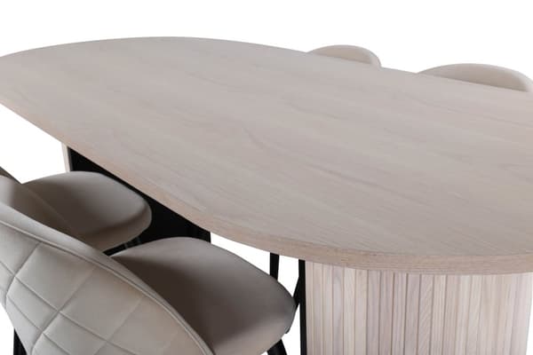 BiancaWW spisegruppe spisebord eik finer hvit washed og 4 Velvet Stitches spisestuestoler velour beige.