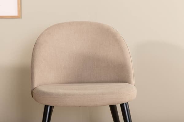 BiancaWW spisegruppe spisebord eik finer hvit washed og 4 Velvet Stitches spisestuestoler velour beige.