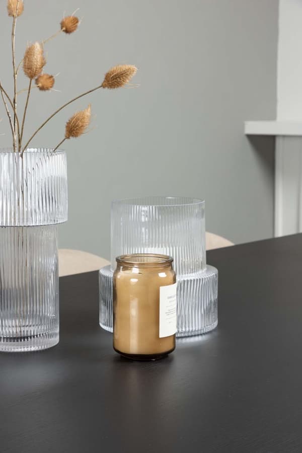 Vail matgrupp bord svart och 6 Velvet stolar beige.