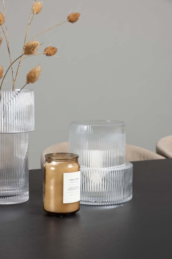 Vail spisegrupper bord svart og 6 berit stoler beige.
