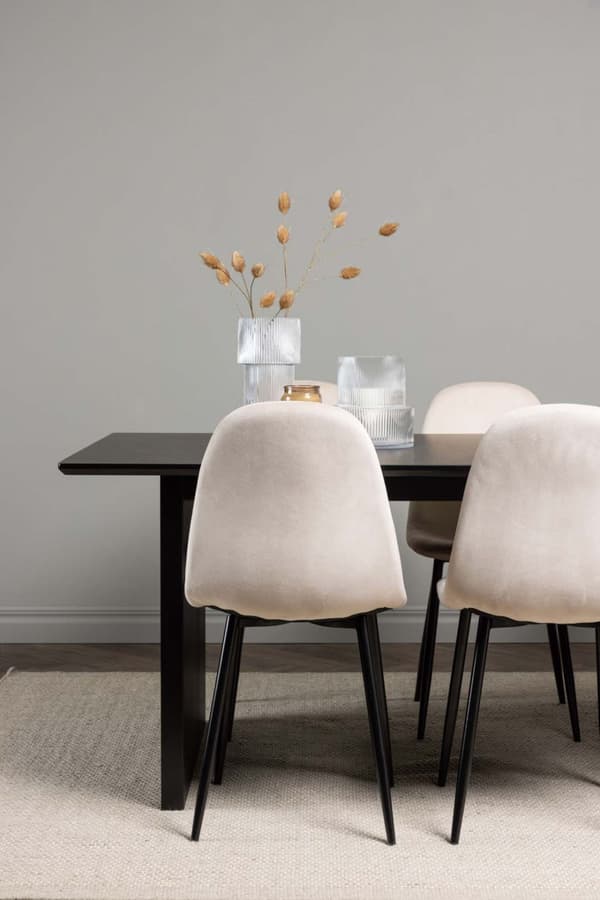 Vail spisegrupper bord svart og 6 Polar stoler beige.