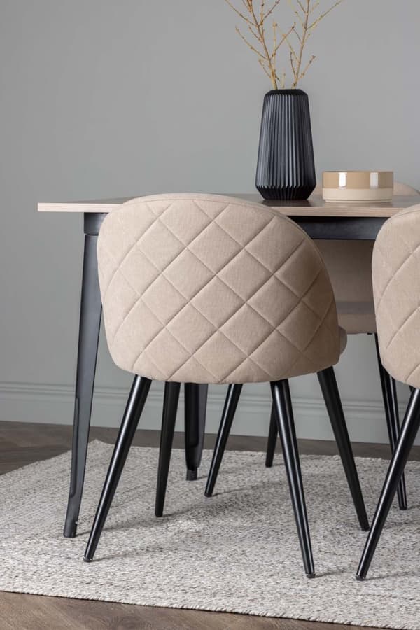 Tempe spisegrupper bord valnøtt dekor og 4 Velvet stoler beige.