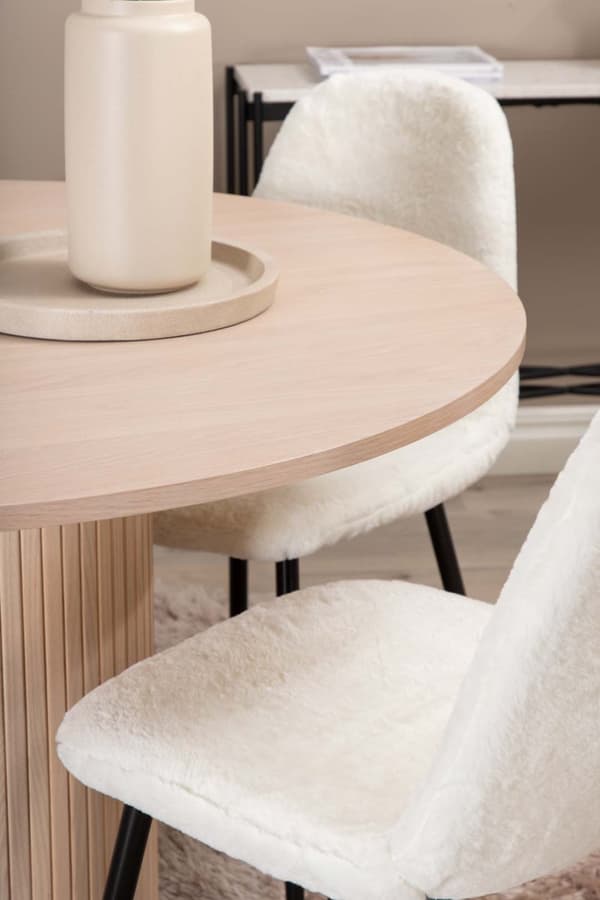 Bianca spisegrupper bord whitewash og 4 Polar stoler hvit.