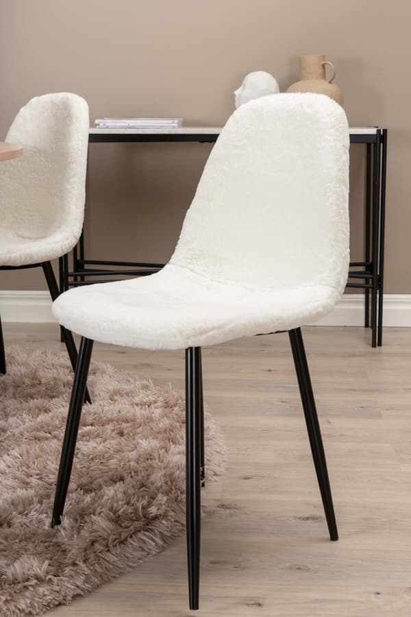 Bianca spisegrupper bord whitewash og 4 Polar stoler hvit.