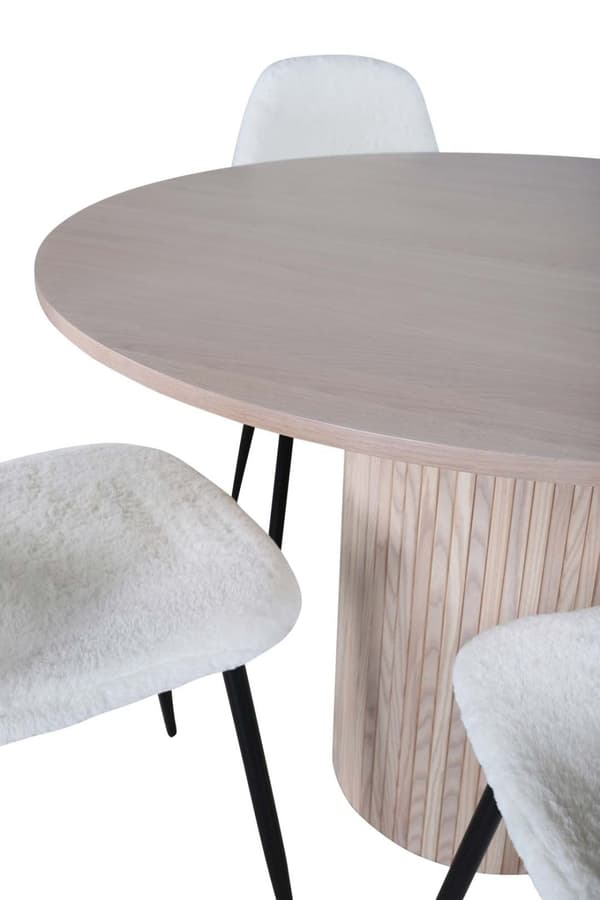 Bianca spisegrupper bord whitewash og 4 Polar stoler hvit.
