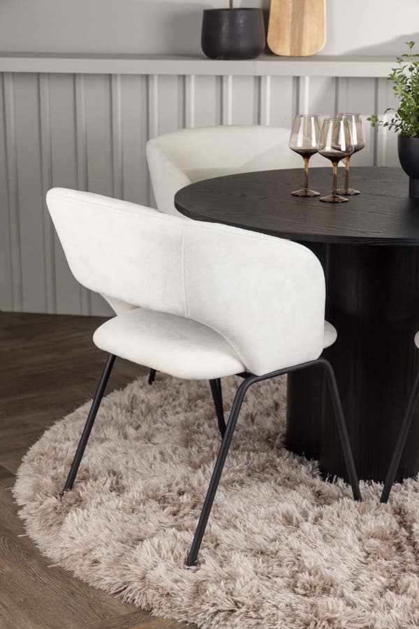 Olivia spisegrupper bord svart og 4 Day stoler offwhite.