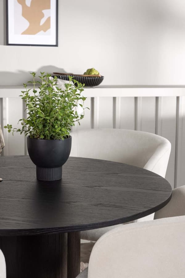Olivia spisegrupper bord svart og 4 Day stoler offwhite.