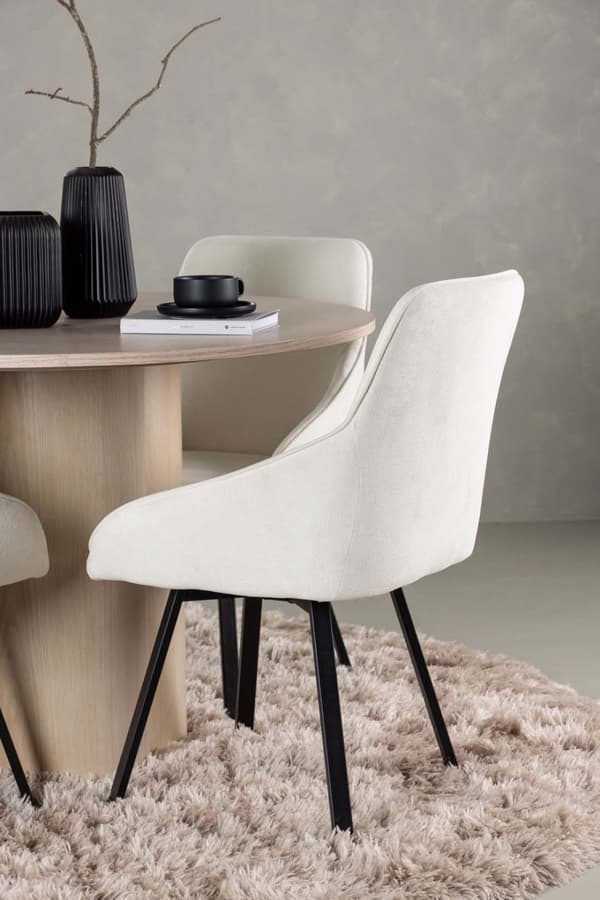 Olivia matgrupp bord whitewash och 4 Rosie stolar beige.