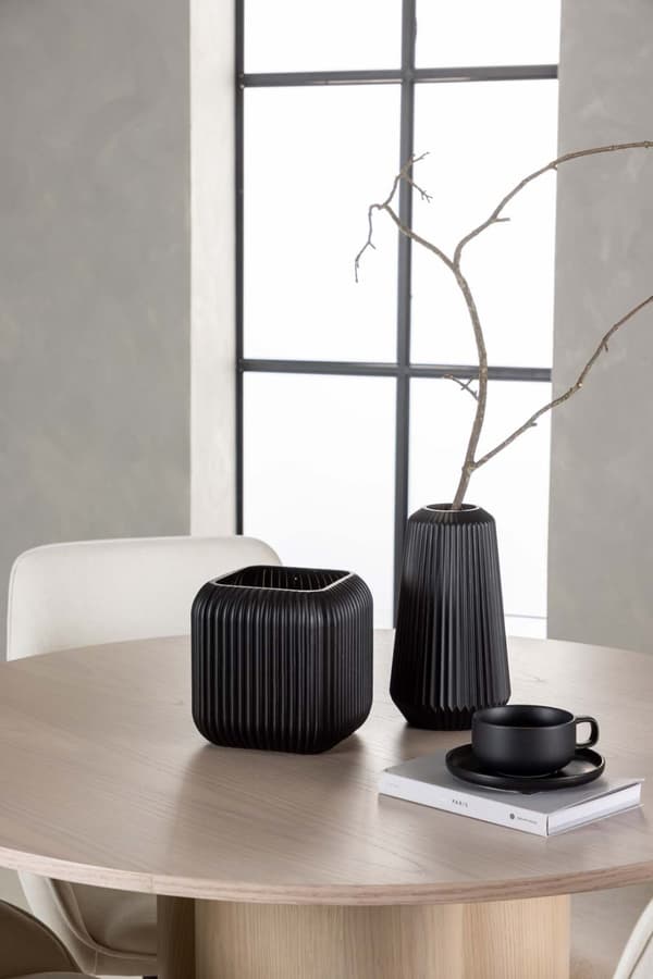 Olivia matgrupp bord whitewash och 4 Rosie stolar beige.