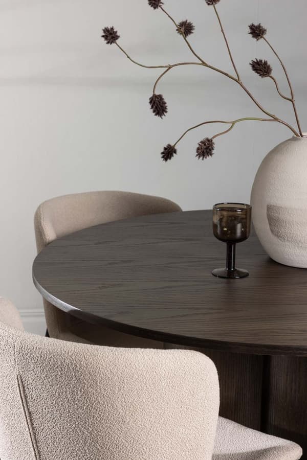 Olivia spisegrupper bord mocca og 4 Modesto stoler beige.