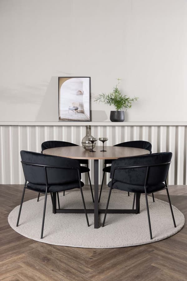 Durango spisegrupper bord valnøtt dekor og 4 Selma stoler svart.