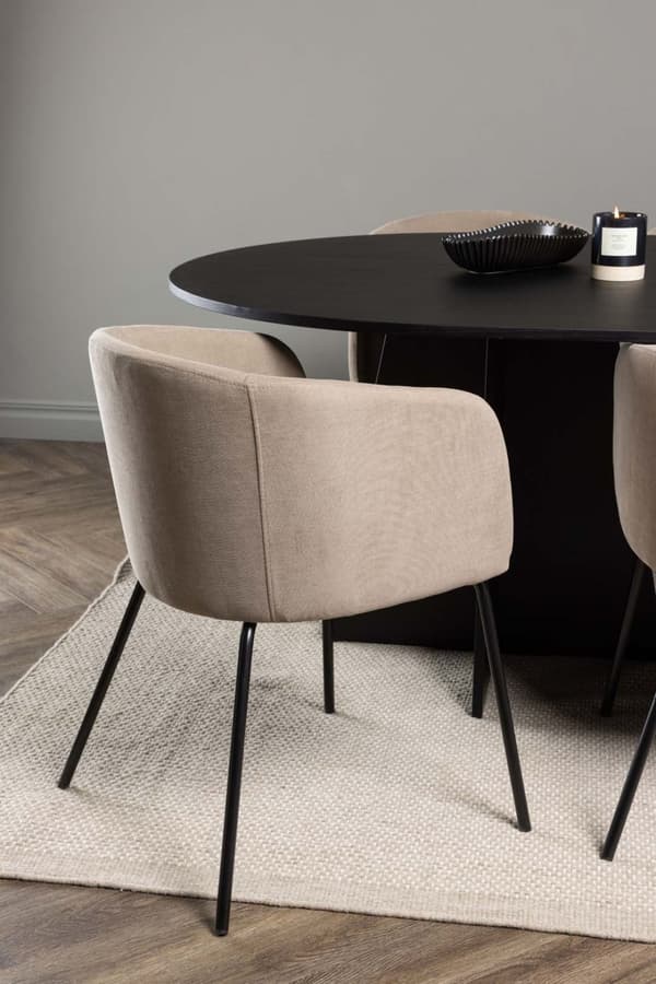 Bootcut spisegrupper bord svart og 6 berit stoler beige.