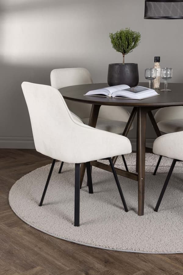 Kaseindon spisegrupper bord brun og 4 Rosie stoler beige.