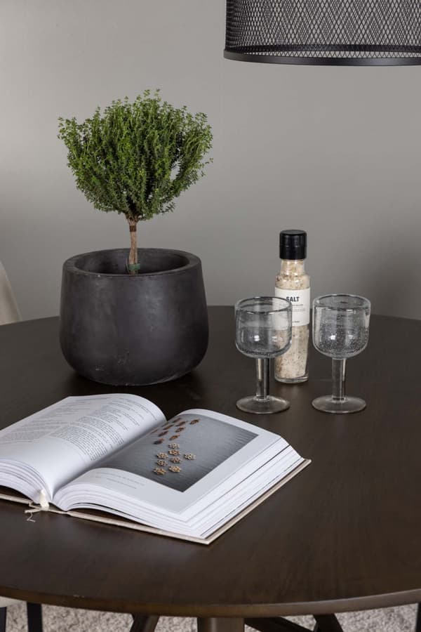 Kaseindon spisegrupper bord brun og 4 Rosie stoler beige.