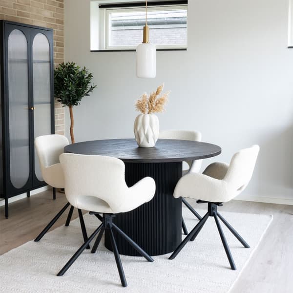 Boavista matgrupp matbord Ø120cm mörkbrun och 4 Amorim stol offwhite.