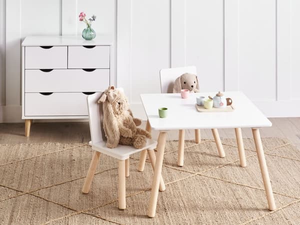 Sitttgrupp Barn 2 Stolar och Bord Vit och Ljust Trä MDF Furu Snyggt Barnrum