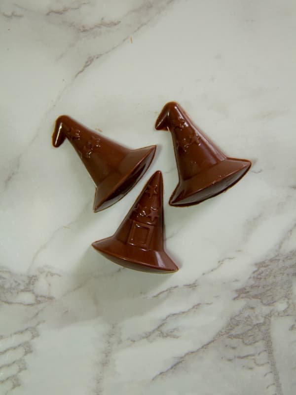 BWB Simple Mold -  9432 - Pralinform Chokladform Häxhattar Halloween