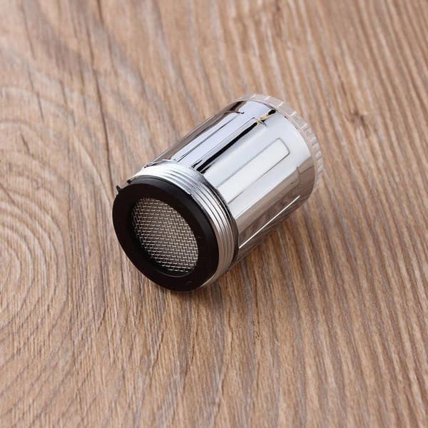LED-suutin vesihanaan