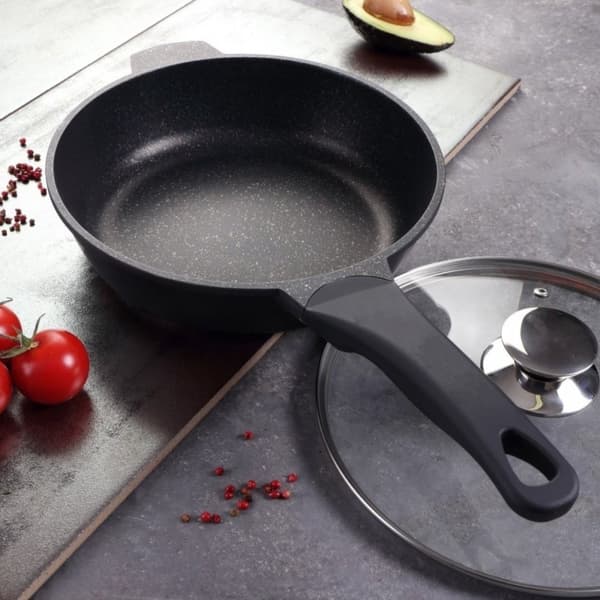 Stekepanne med marmorbelegg og glasslokk - 28 cm