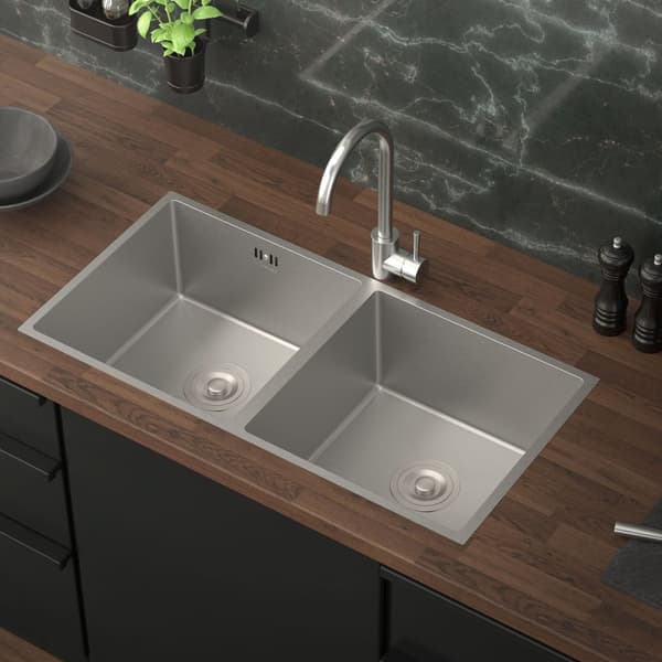 Inbyggd diskbänk med dubbelskål Silver Diskbänk med spill och bräddavlopp i rostfritt stål ML design