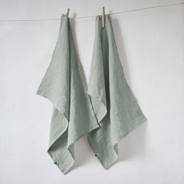 Set med 2 Soline Eucalyptus tvättade linnehanddukar 50 x 70 cm - FJÄRILEFFEKTEN