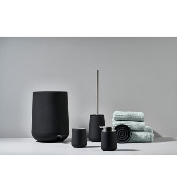 NOVA tvålautomat i porslin - Zone Denmark - Svart - Soft touch - German Design Award
