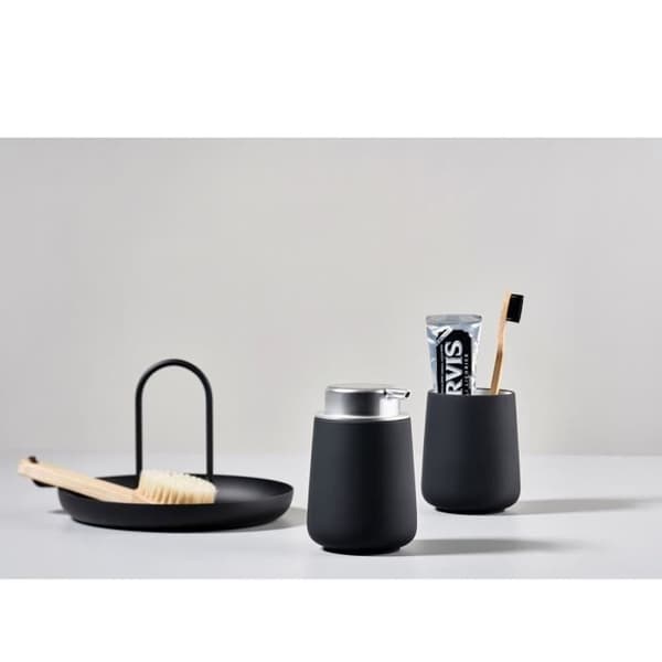NOVA tvålautomat i porslin - Zone Denmark - Svart - Soft touch - German Design Award