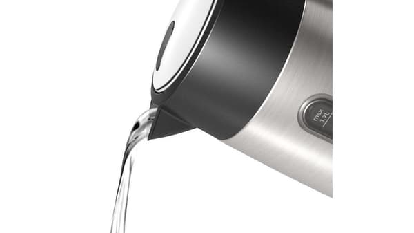Bosch TWK4P440. Vattentankens kapacitet: 1,7 l. Effekt: 2400 W. Produktens färg: Svart, Rostfritt stål, Material hölje: Rostfritt stål, Vattennivåindi