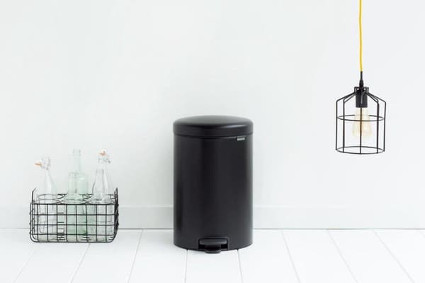 Brabantia NewIcon Papperskorgen - 20 l - Matt Svart