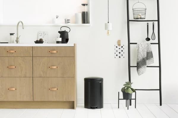 Brabantia NewIcon Papperskorgen - 20 l - Matt Svart