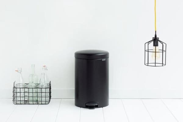 Brabantia NewIcon Papperskorgen - 20 l - Matt Svart