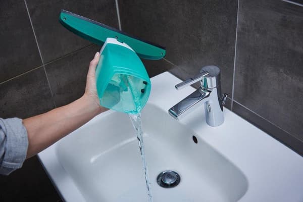 Leifheit dry & clean ikkunaimuri kahvalla (43 cm), aluslevyllä ja kapealla imusuulla (17 cm) napsautusjärjestelmä