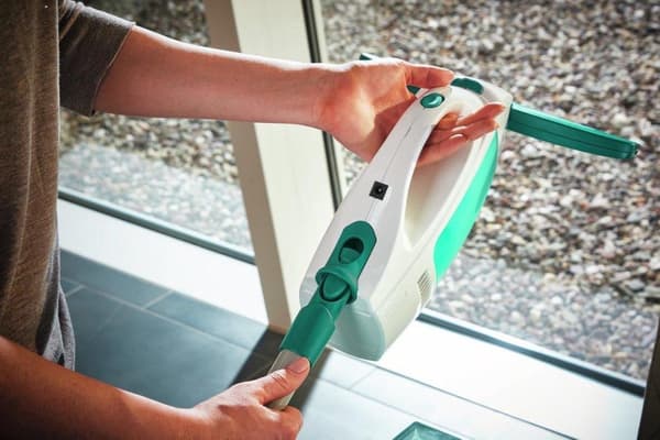 Leifheit dry & clean ikkunaimuri kahvalla (43 cm), aluslevyllä ja kapealla imusuulla (17 cm) napsautusjärjestelmä