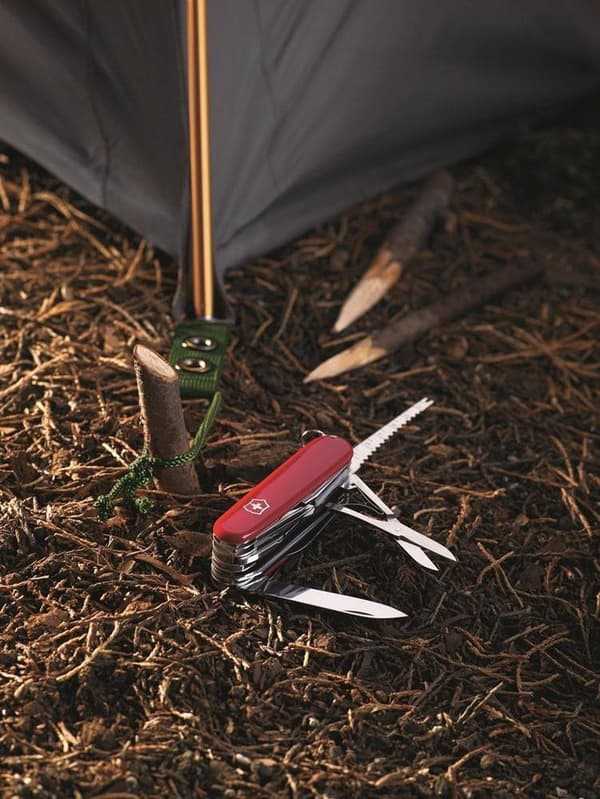 Victorinox Swiss Army Champs Multitool 33 Functions Punainen