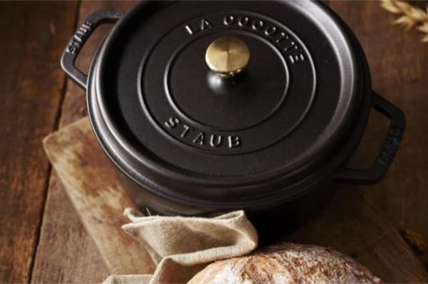 Staub Pyöreä vuoka - Ø28 cm - Musta