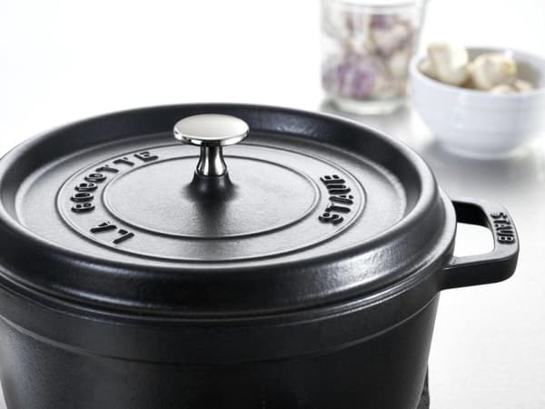 Staub Pyöreä vuoka - Ø28 cm - Musta