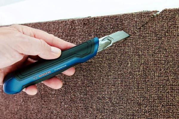 Bosch Professional 2-delt knivsæt (med universal foldekniv og professionel skærekniv, inklusive reserveblade, i blisterpakning)