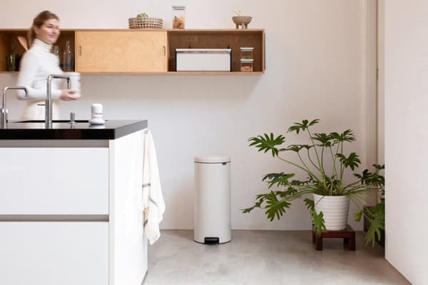 Brabantia NewIcon Skraldespand - 30 l - Blød Beige