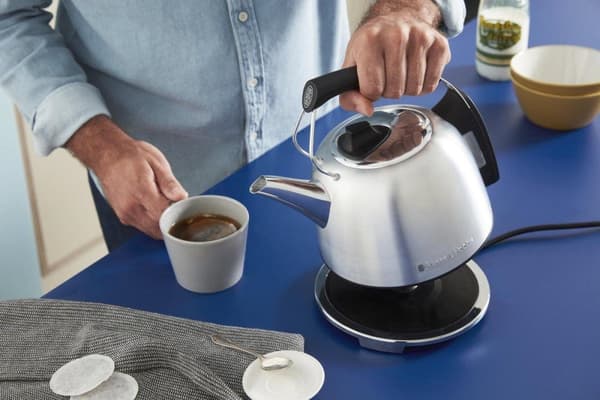 Russell Hobbs K65 Jubilæumskedel 1,2 liter Børstet rustfrit stål 2400 Watt