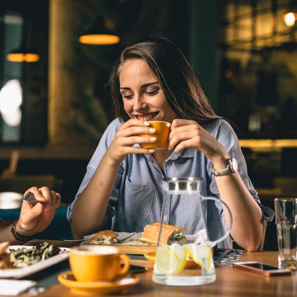 Relaxdays kannellinen vesikannu - 1,8 l - lasikannu - mehukannu - kannu - suodattimella