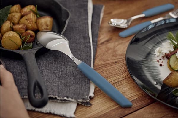 Victorinox Bestickset Swiss Modern - 24 delar - Pastellblå - Rostfritt stål/PP