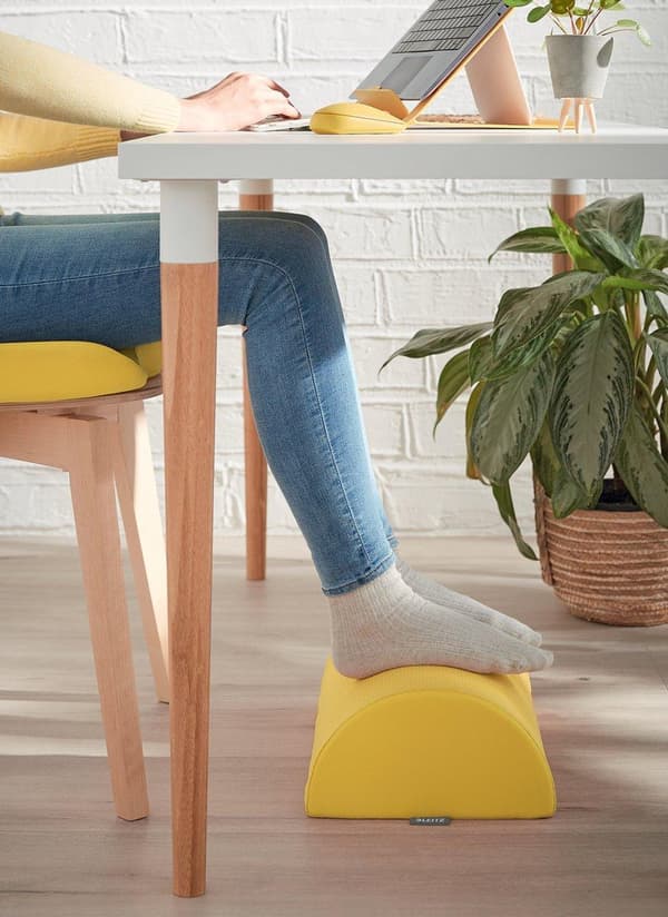 LEITZ fotstöd Ergo Cozy, gul ergonomisk, med mjuk kärna & tygöverdrag, kan säljas som - 1 st (5371-00-19)