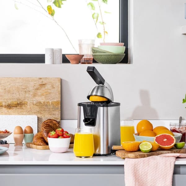Tristar CP-3009 citrus juicer. Farve på produkt: Sort, Rustfrit stål, Skålkapacitet: 0,3 L, Ledningslængde: 1 m. Effekt: 350 W, AC indgangsspænding: 2