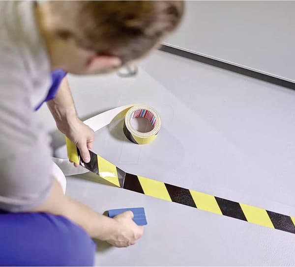 tesa ANTI-SCRATCH 60960-00000-00 golvmärkningstejp ® svart (L x B) 20 mx 50 mm 1 st (60960-00000-00)
